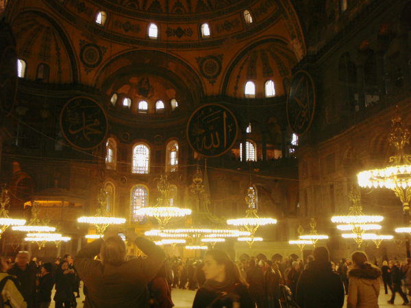 Hagia Sofia on hyvin vanha entinen kirkko.