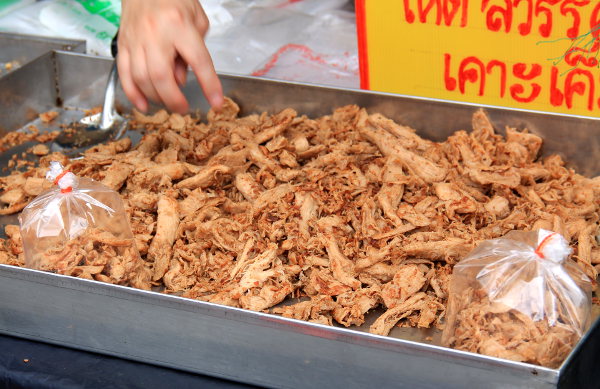 Tämäkin on jotain paikallista sientä, joka paistettuna ja maustettuna on tuhtia apetta. 