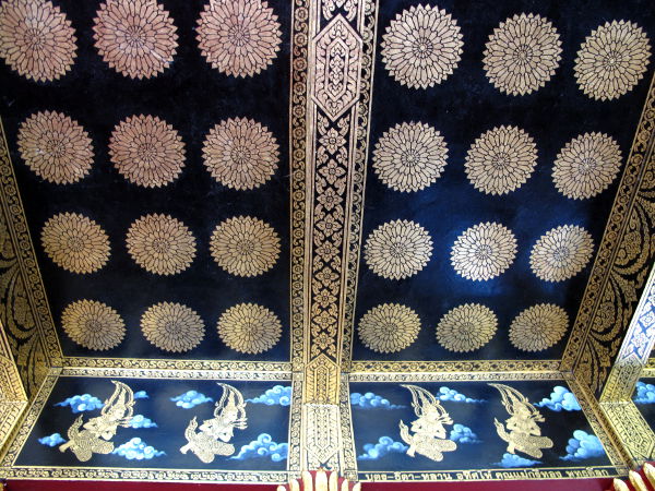 mustakultaisia maalauksia