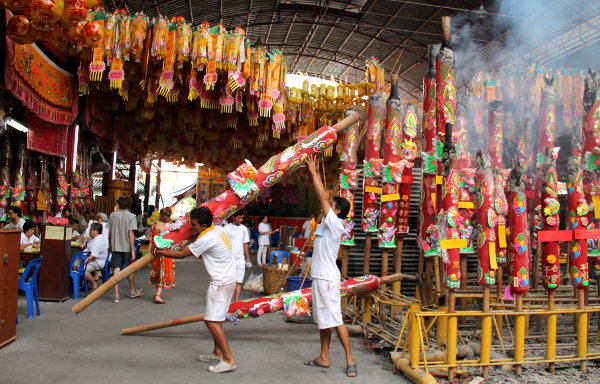 Paalujen vaihtamisessa oli hommaa. 