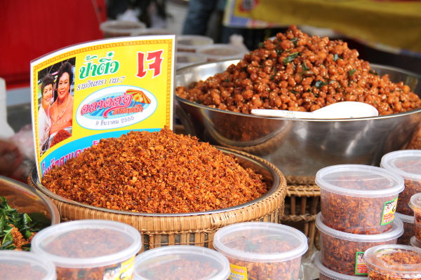 Tämännäköinen muru on ehkä yleensä tehty katkaravusta tai jostain. Tämä oli tehty mm. sienestä, chilistä ja muista mausteista. En vain ihan tiedän mihin sitä erityisesti tulisi käyttää, ripotella mausteeksi?