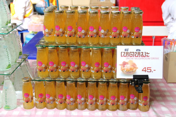 Kaikenlaisia kummia juomia tekisi mieli maistaa, mutta yleensä ne ovat sokerisia ja maistuvat miedosti jollekin kummalle. 