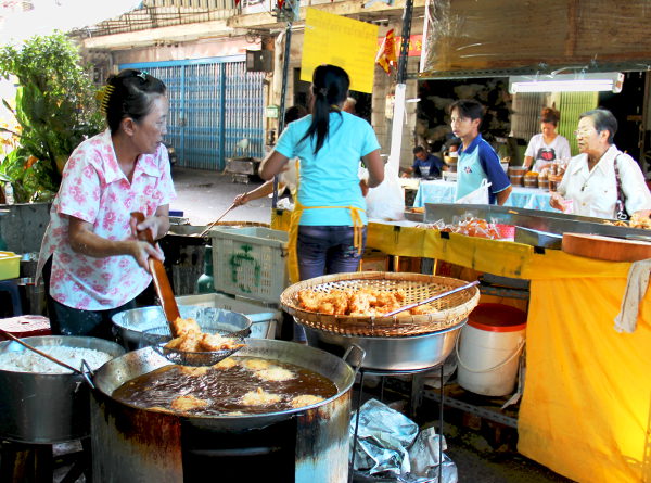 Monet kasvisfestivaalien katuruoista olivat uppopaistettuja. 