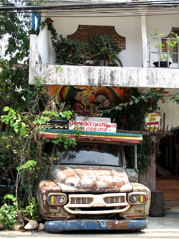 Yhden majapaikan edusta keskustassa. 