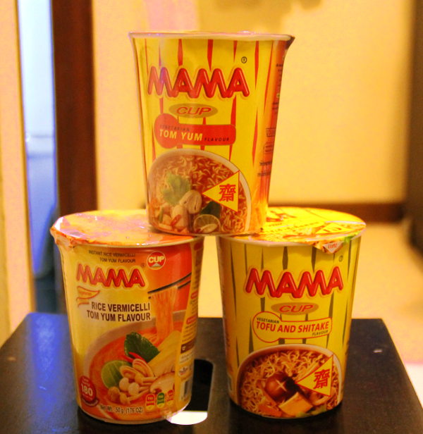 Maman kasvisnuudelikuppeja löytyy joskus supermarketeista. 