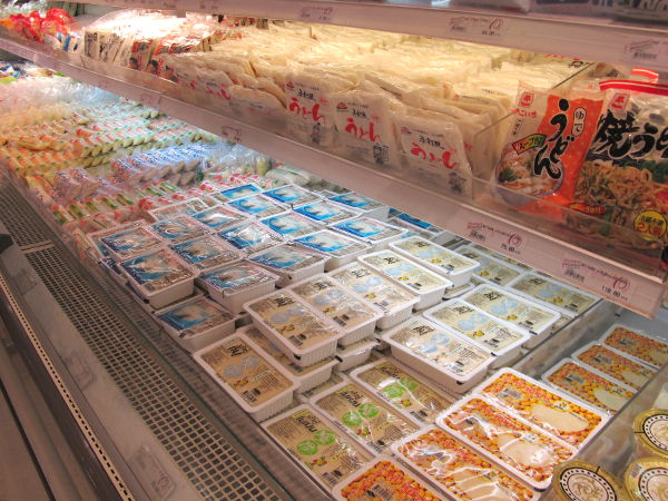 Erilaisia tofuja Bangkokin Siam Paragon -ostoskeskuksessa. 