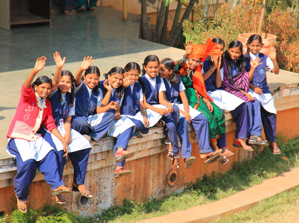 intialaisia koulutyttöjä