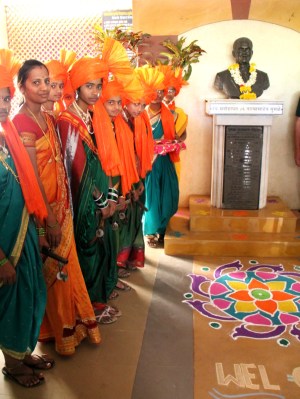 Kiinnostaisi tietää millä perustein aina mihinkin kohtaa tehdään millaisetkin koristekuviot. 