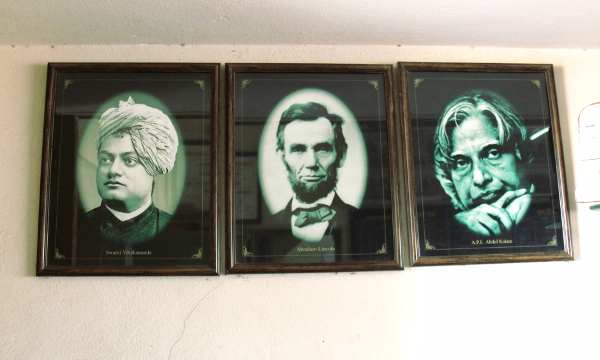 Joitain naamatauluja seinältä. En tiedä millä perustein valittuja. 