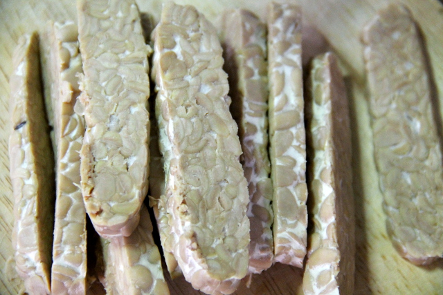 Tempeä suikaloituna. 