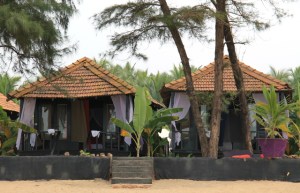 Agondasta saa kivoja bungaloweja ihan rannalta, toisin kuin Palolemissa, jossa rannan mökit ovat kojujen tai ravintoloiden yläkerrassa tai ihan tiiviisti jonkun kojun kyljessä, koska väljyyttä ei ole. 