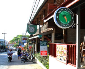 Kasvisravintolan kyltti.