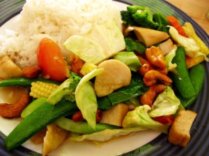 paistetut vihannekset ja cashew