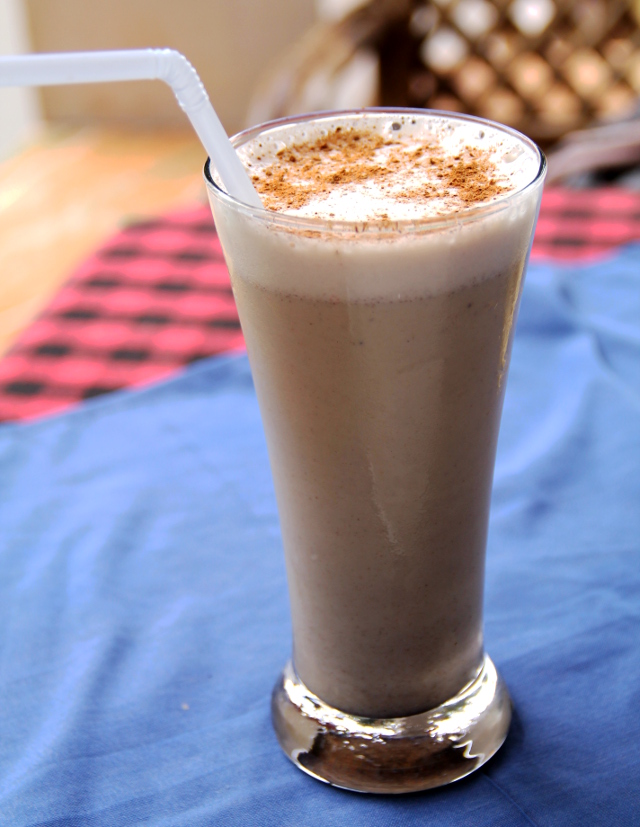 Myös siten Fatiman ravintolasta huomasi länsimaisten joogaoppilaiden toiveiden täyttämisen, että sai mm. suklaapirtelöä kookos- tai soijamaidolla. 