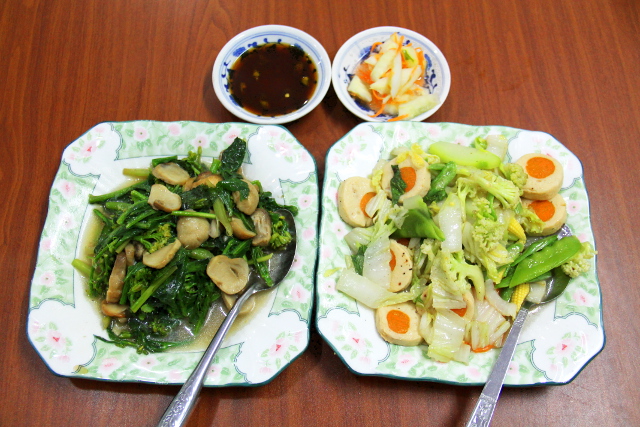 Ravintolasta tilaamani ruoat. Lisäksi tuli keittoa. 