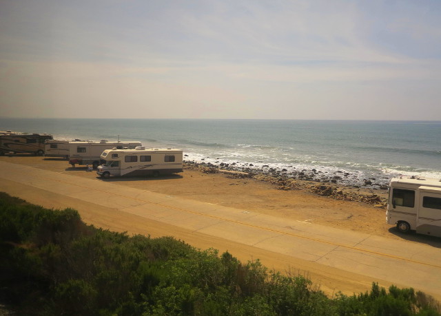 Rannan varrella oli aika makeita paikkoja asuntoautoilijoille.