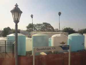 Juna seisoi Guadalupen asemalla noin tunnin. Lopulta ihmiset saivat lähteä ulos jaloittelemaan. Kun juna lähti liikkeelle, meinasin pari ihmistä jäädä laiturille. Juna jarrutti sitten.