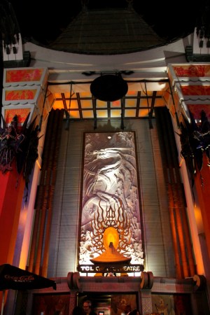 Kiinalaisen teatterin häly ei juuri edusta Hollywoodin meininkiä.