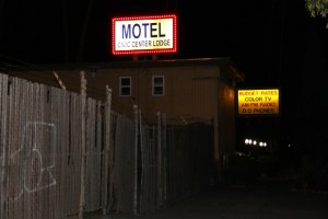 Onneksi motelliin ei ollut pitkä matka yöllä.