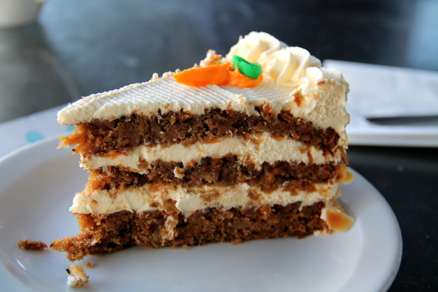 Doomie´sin porkkanakakkupala oli Ameriiiikan kokoinen, mutta kuorrute ja täyte ei ikävä kyllä ollut hyvää. 