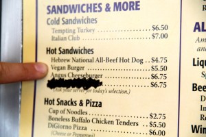 Vegaaniburgeria junan kahvilasta.