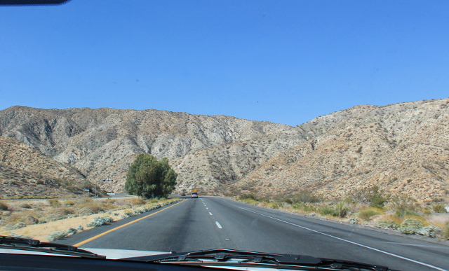 Tiellä numero 62 alkoi autiomaamaisemat kun poistuimme Palm Springsiin johtavalta tieltä. 