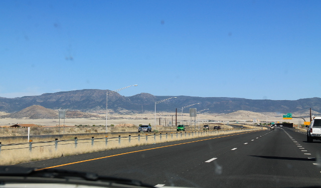 Yhtäkkiä Prescottin ylänkömetsien jälkeen laskeuduttiin Prescott Valleyhyn, jossa oli monia asuinalueita aavikon keskellä. 