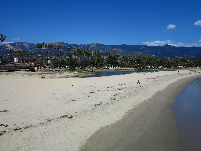 Tämmöisiltä näkymiltä jäin paitsi kun vietin aikani flunssaa potien motellihuoneessa Santa Barbarassa. 