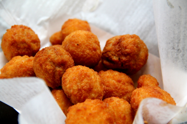 Kun tilasin pikaruokalan "Fried mushroomsit" en ajatellut niiden olevan tällä tavalla leivitettyjä. 