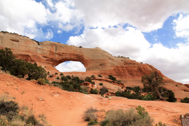 Yksi kaari kalliossa oli jo matkan varrella Moabiin ennen kuin edes menimme Archesin kansallispuistoon, jossa erilaisia tällaisia kaaria oli enemmän.