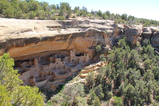 Cliff Palacen näkee kuitenkin ylhäältä käsin ja minun puolestani kaikkiin näihin ei tarvitsi päästä sisälle. Nämä asumukset ovat toki reippaasti restauroituja, mutta kai ne silti kuluvat vierailijoiden myötä. 