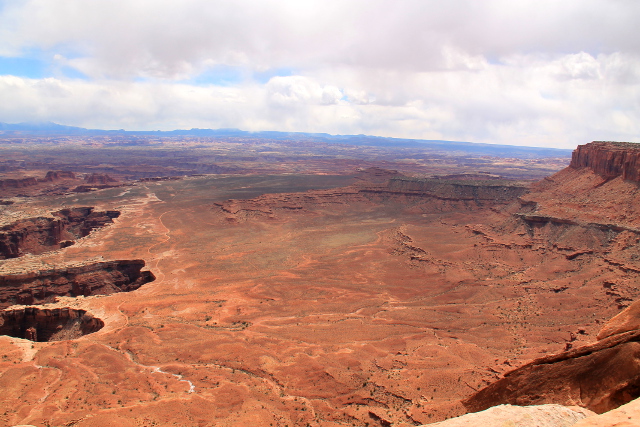 Canyonlandsin Grand View Pointista avautuu tällaista näkymää, kanjonia monikerroksisesti. 