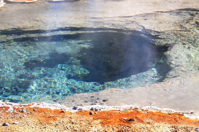 kuuma lähde_3 kirkasta vettä