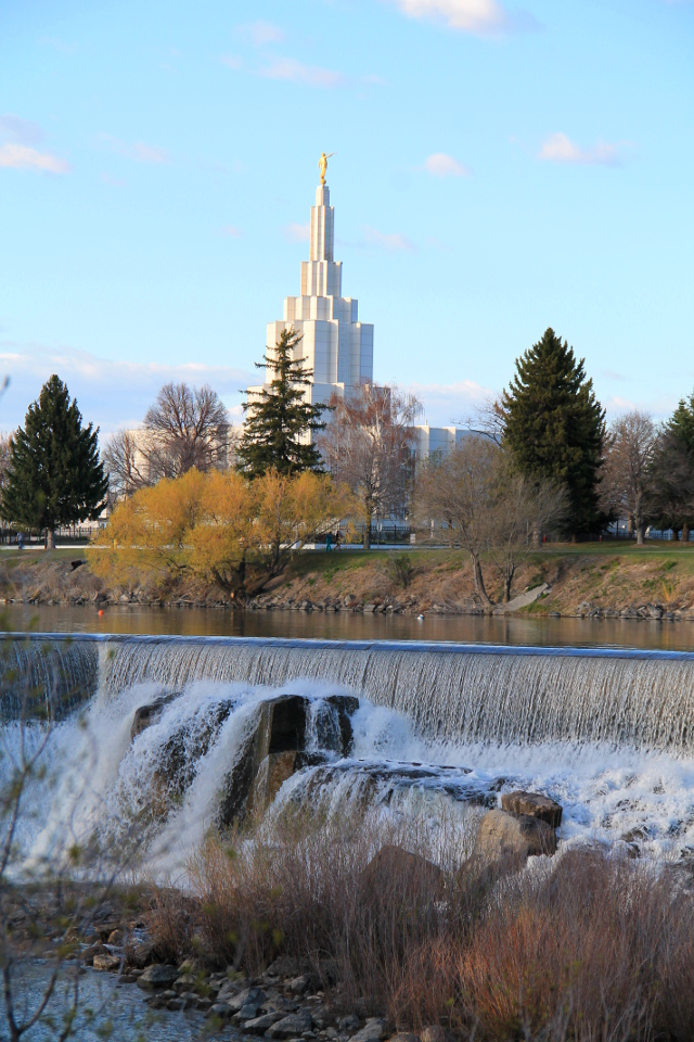 Idaho Fallsin putousten taustalla on aika hallitsevana mormonikirkko. 