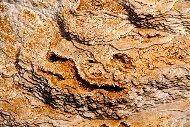 kuuman lähteen pintaa