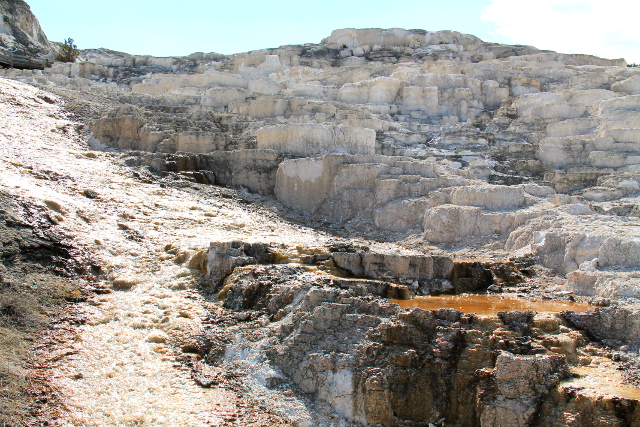 oranssi lammikko mammothissa