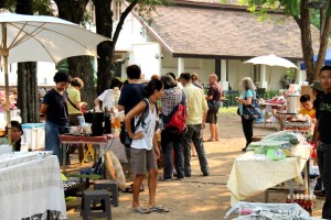 Farmers market Chiang Maissa oli vähän semmoinen ulkomaalaisille chiang mailaisille tehty juttu ruuhkaisten paikallistorien sijaan. 