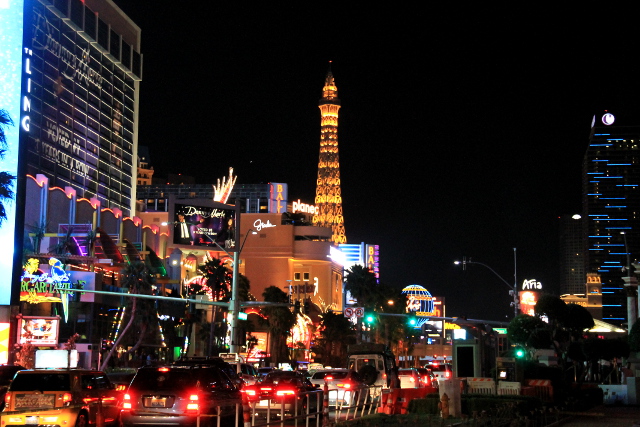 Las Vegas Boulevard illalla. 