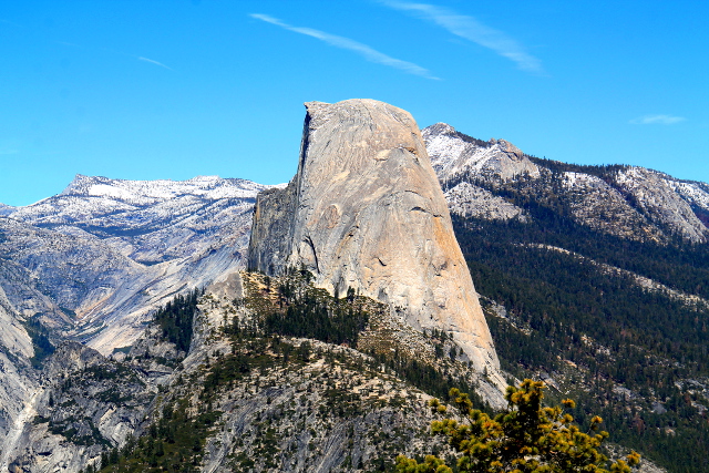 Half Dome suoraan sivusta. 