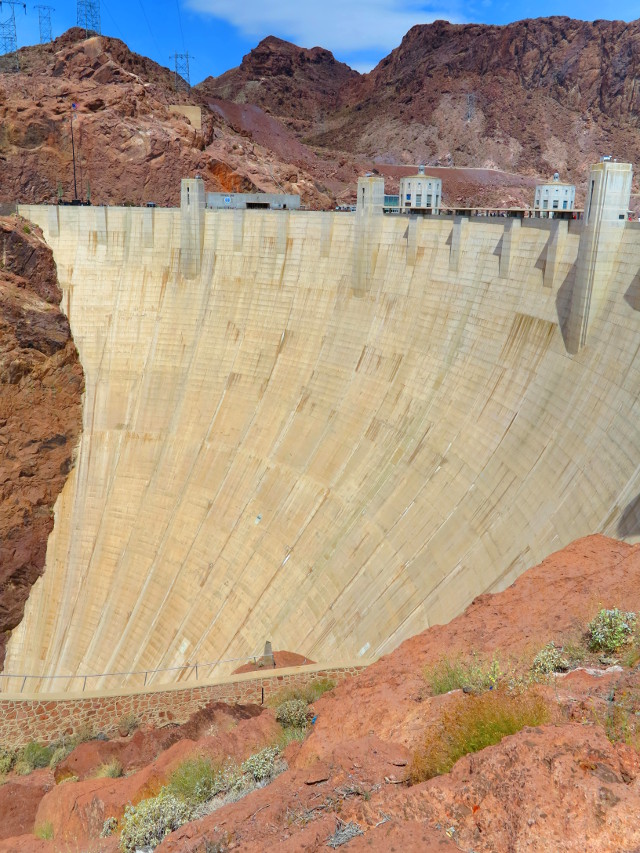 Hoover Damin seinämä. 