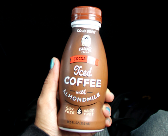 Tämmöisiäkin herkkuja on. Koska Kaliforniassa kasvatetaan paljon mantelia, on mantelimaito siellä yleistä. 