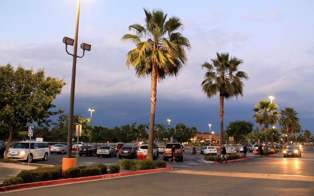 Kunkin yön motellin löytämisen jälkeen yleensä etsittiin kauppa. Tällaisia parkkialueita oli kaikkialla. 