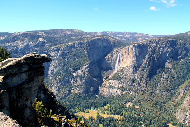 Yosemite Falls ja itsemurhanyppylä. 