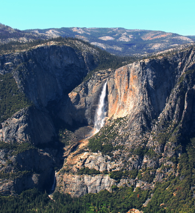 Yosemite Falls on Half Domen länsipuolella. 