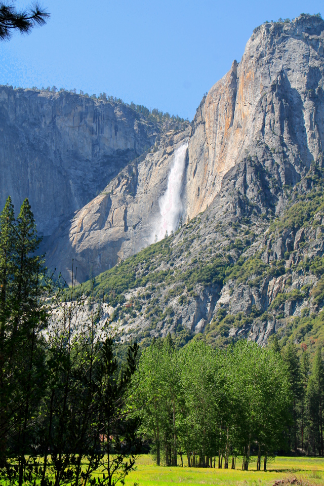 Yosemite fall laaksosta katsottuna. 