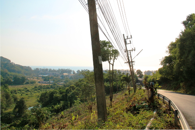 Nait Thonin ranta ylhäältä sinne saavuttaessa Nai Yangin suunnalta. 