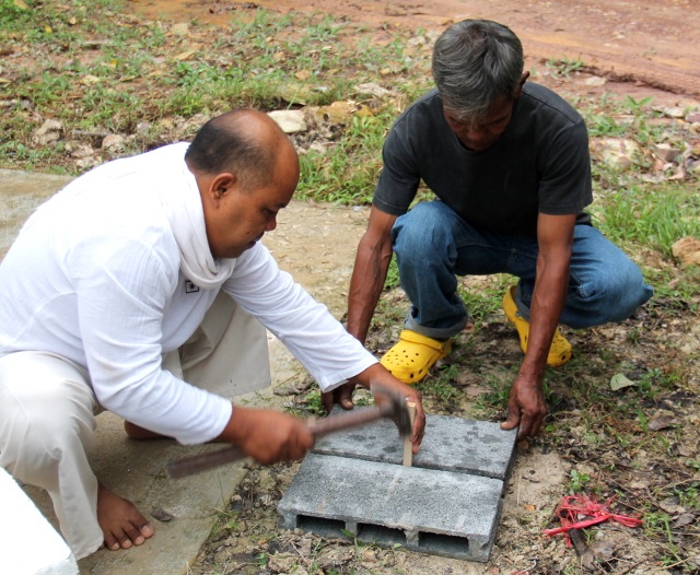 Myös keskelle tulee tikku. 