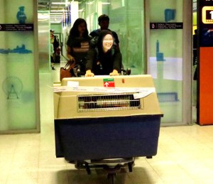 Saapuminen tuloaulaan koirien kanssa. 