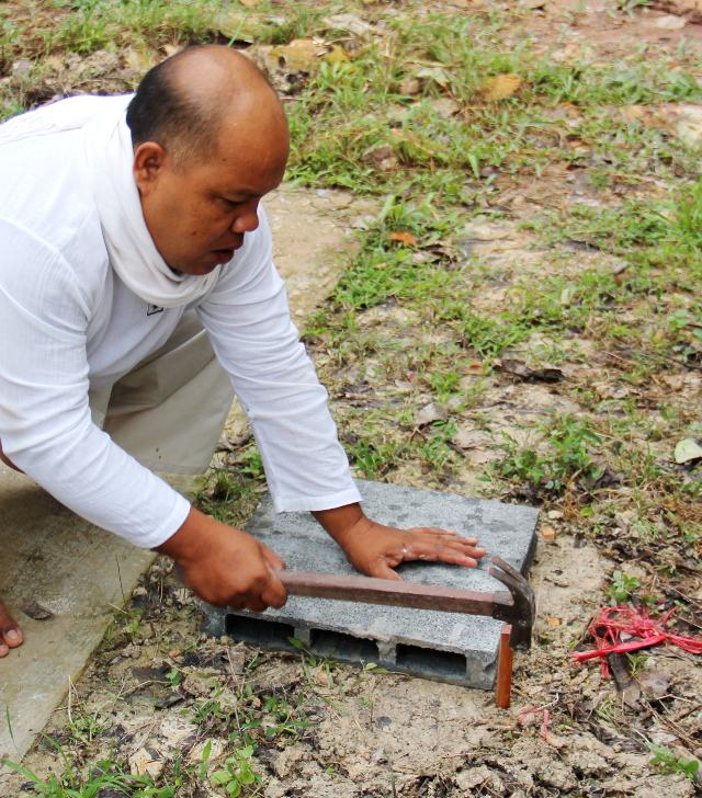 Henkien talon perustusten kulmiin ja laidoille tuli puupalkit. 