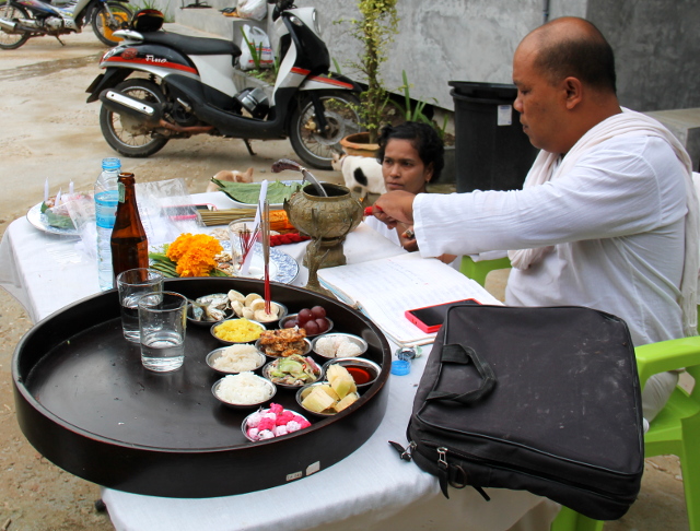 Uhrilahjojen pyhitys. 